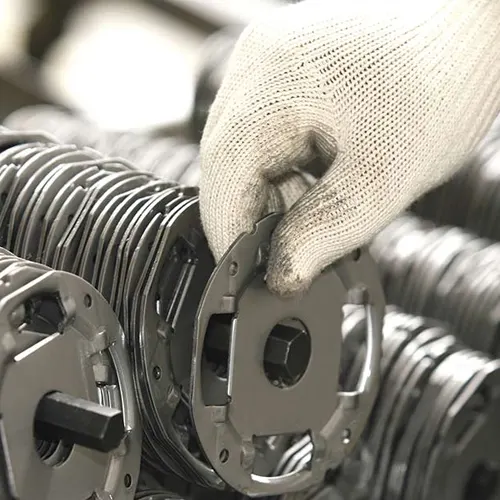 Care sunt regulile importante de operare în siguranță pentru procesarea hardware?