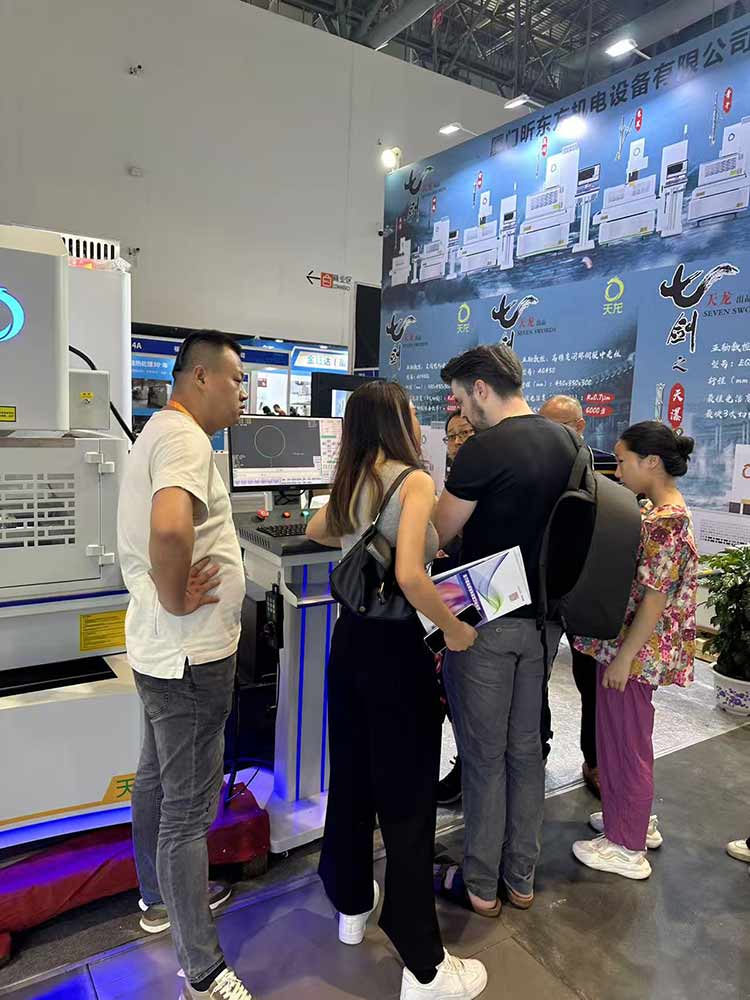 Vizita expozițională a Lijingda s-a încheiat cu succes